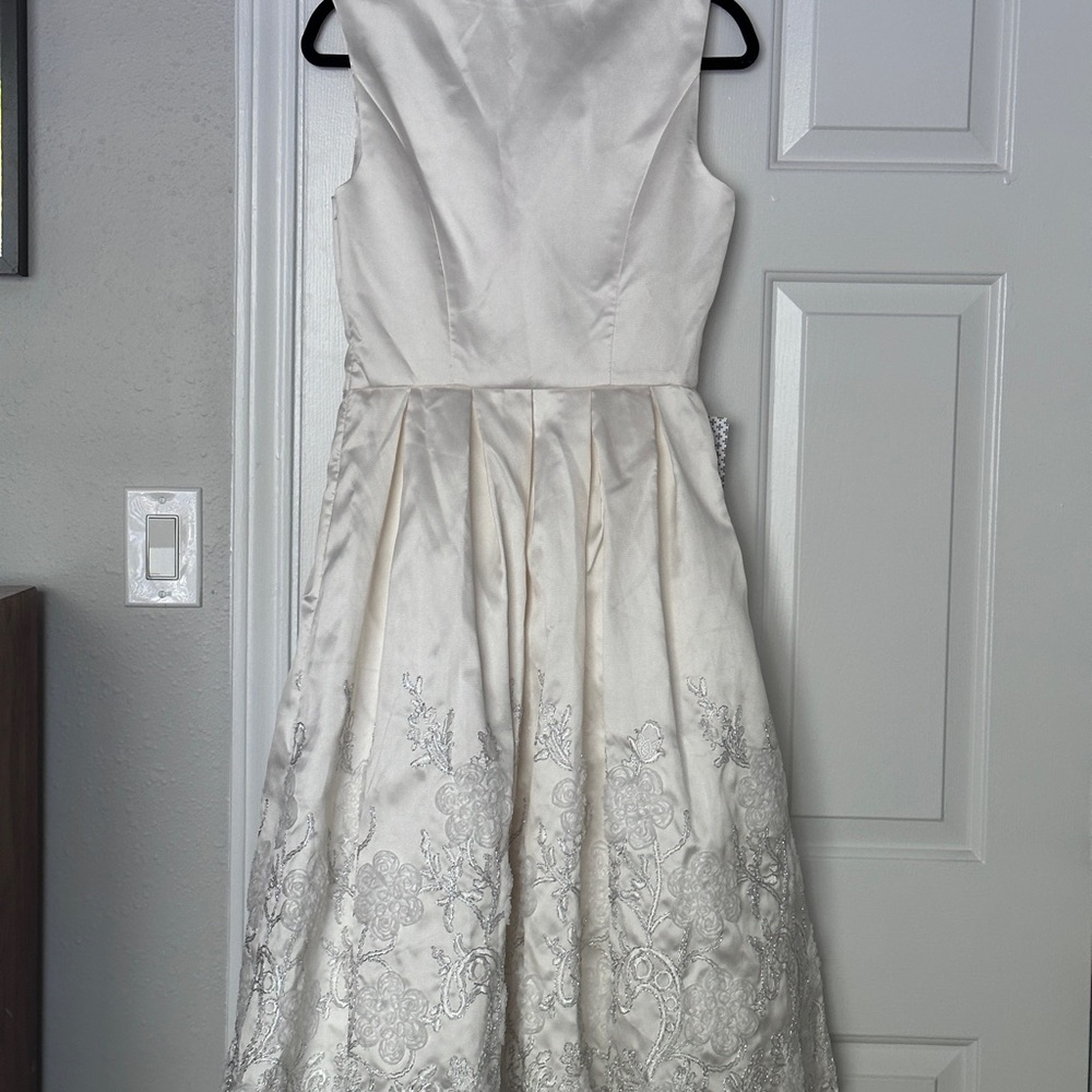 Chi Chi London Pearl ivory dress wedding or cocktail - Picture 14 of 14
